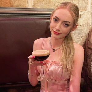 Meet your Posher, Abbey